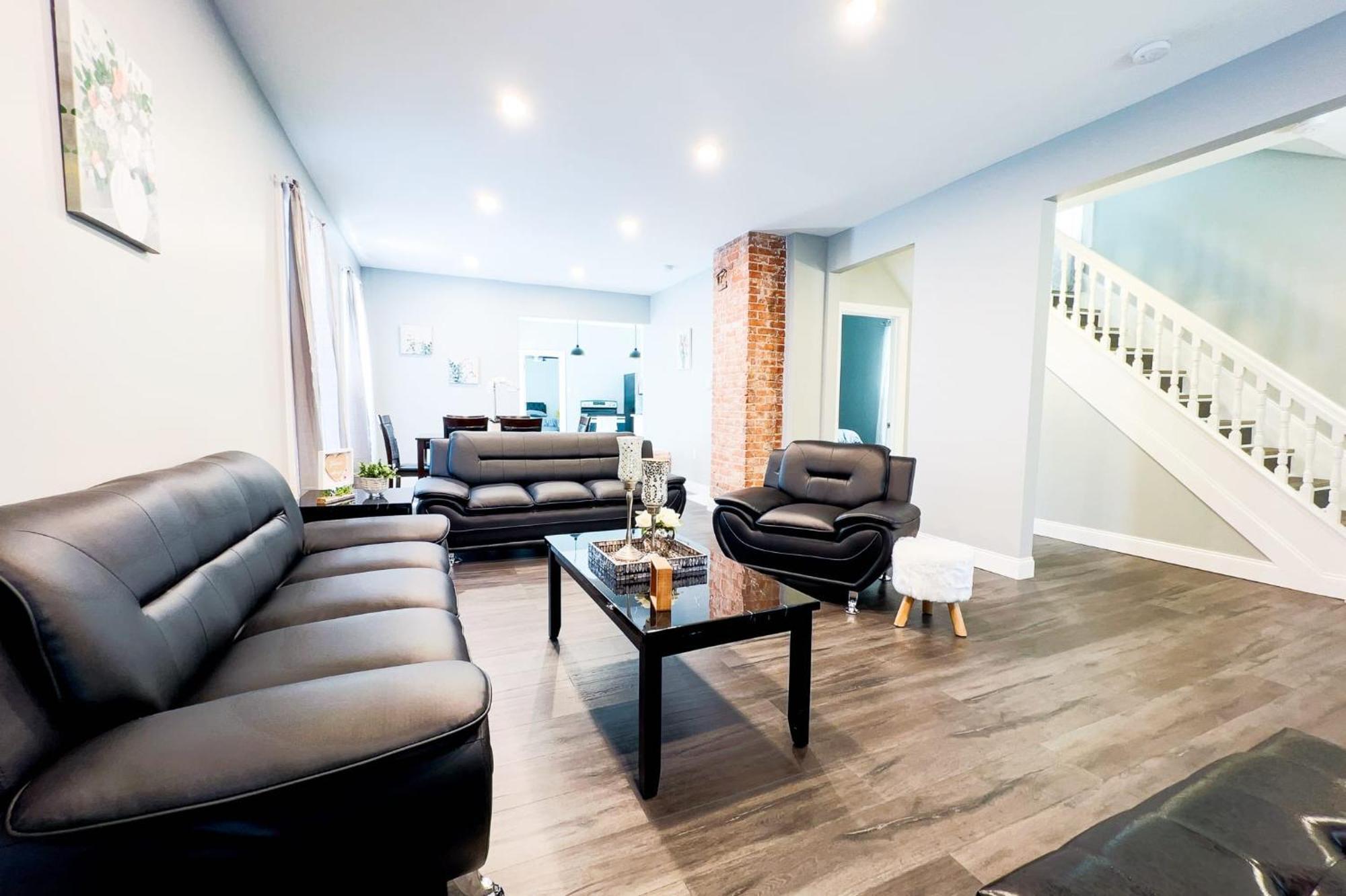 Modern 5Br Home Perfect For Families Holiday home Niagara Falls