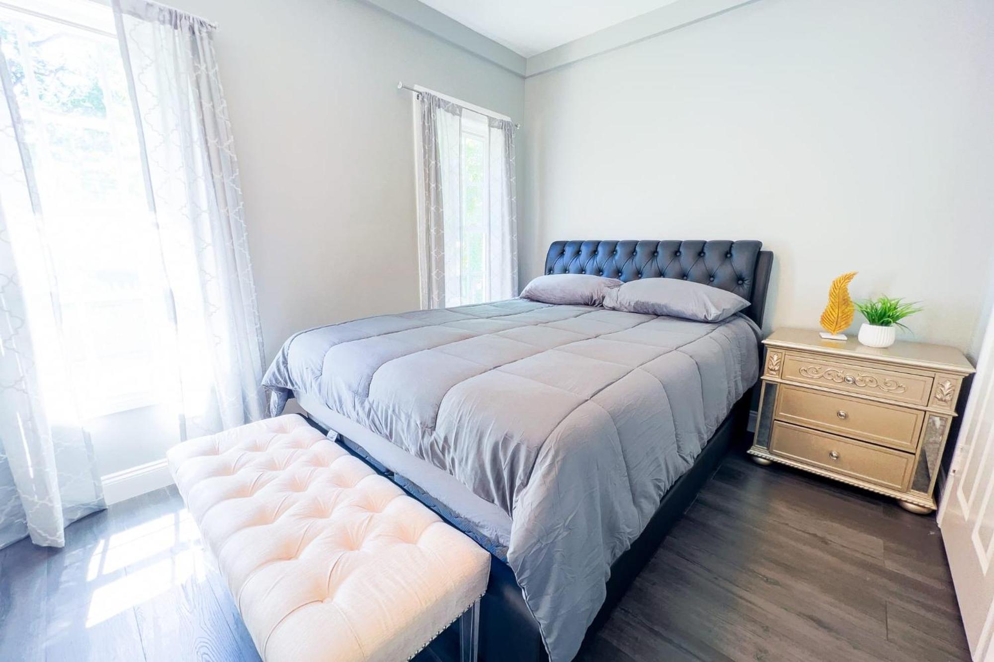 Modern 5br Perfect For Families Hébergement de vacances Niagara Falls